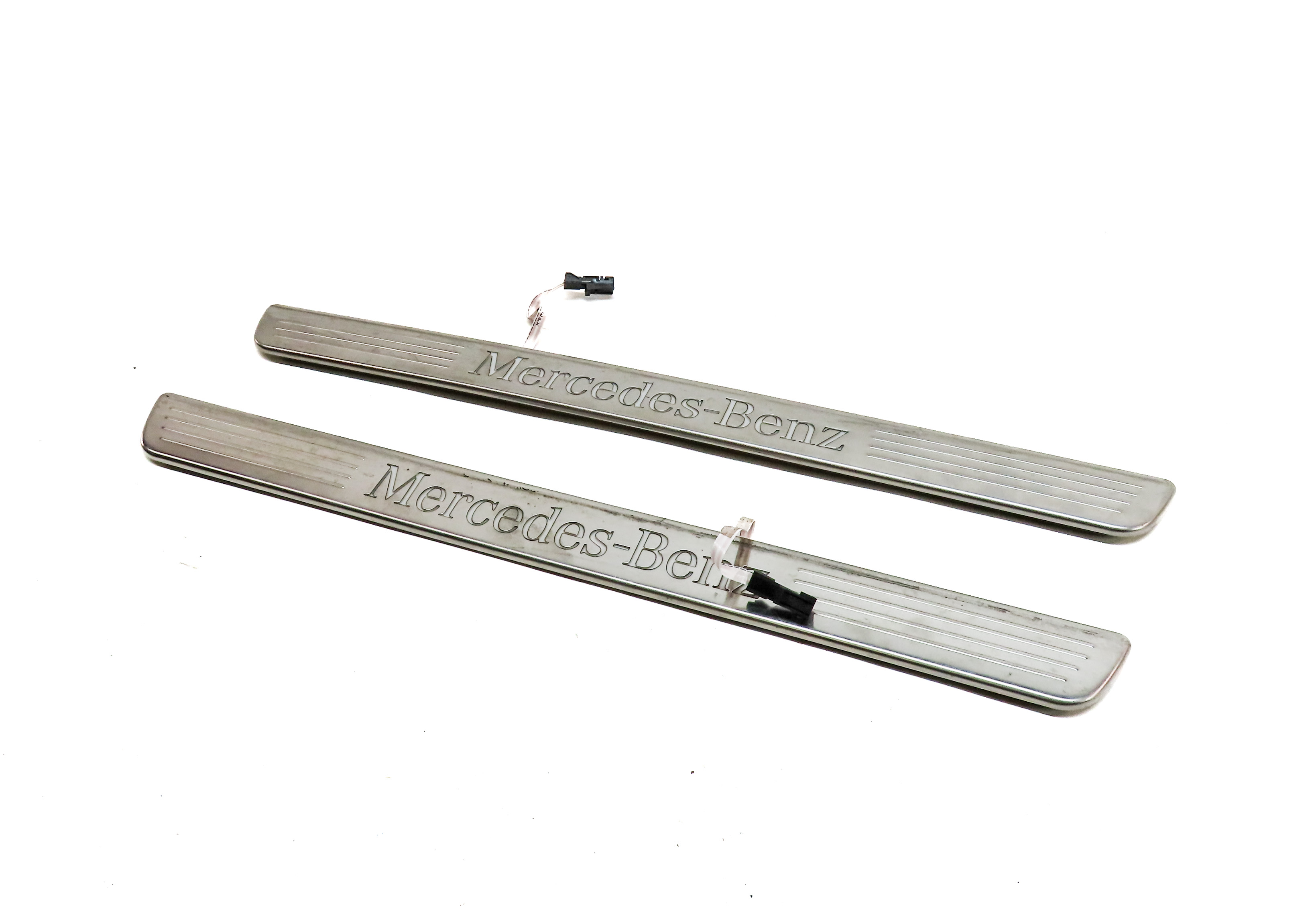 18 MERCEDES GLS450 (X166) FRONT LEFT & RIGHT LIGHTED DOOR SILL SCUFF TRIM SET/2 — exact item pictured